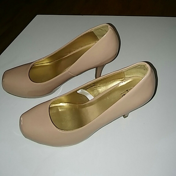 👠 Heels - Picture 3 of 9